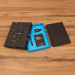 STARTER KIT INFINITEBOOK A5 PLANNER TEXTURE. Set „Infinitebook“ sa tvrdim povezom, setom za čišćenje, jednim markerom i držačem za hemijsku olovku